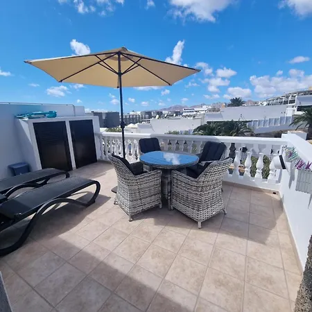 2 Bedroom Top Floor Apartment Close To Beach Puerto del Carmen  Exterior photo
