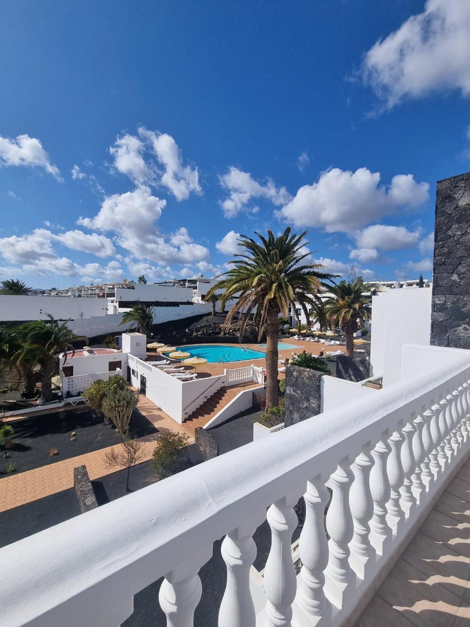 2 Bedroom Floor Close To *